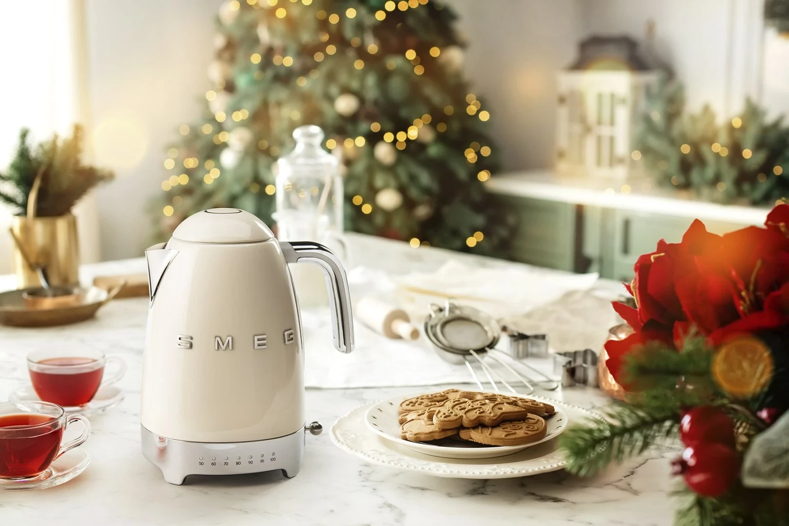 Retro čajnik 50's Style SMEG KLF03CREU, krem