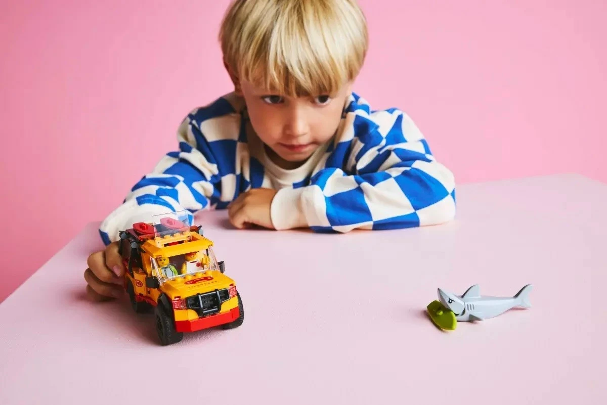 Kamion za reševanje na plaži LEGO City 60453, 2 minifigi