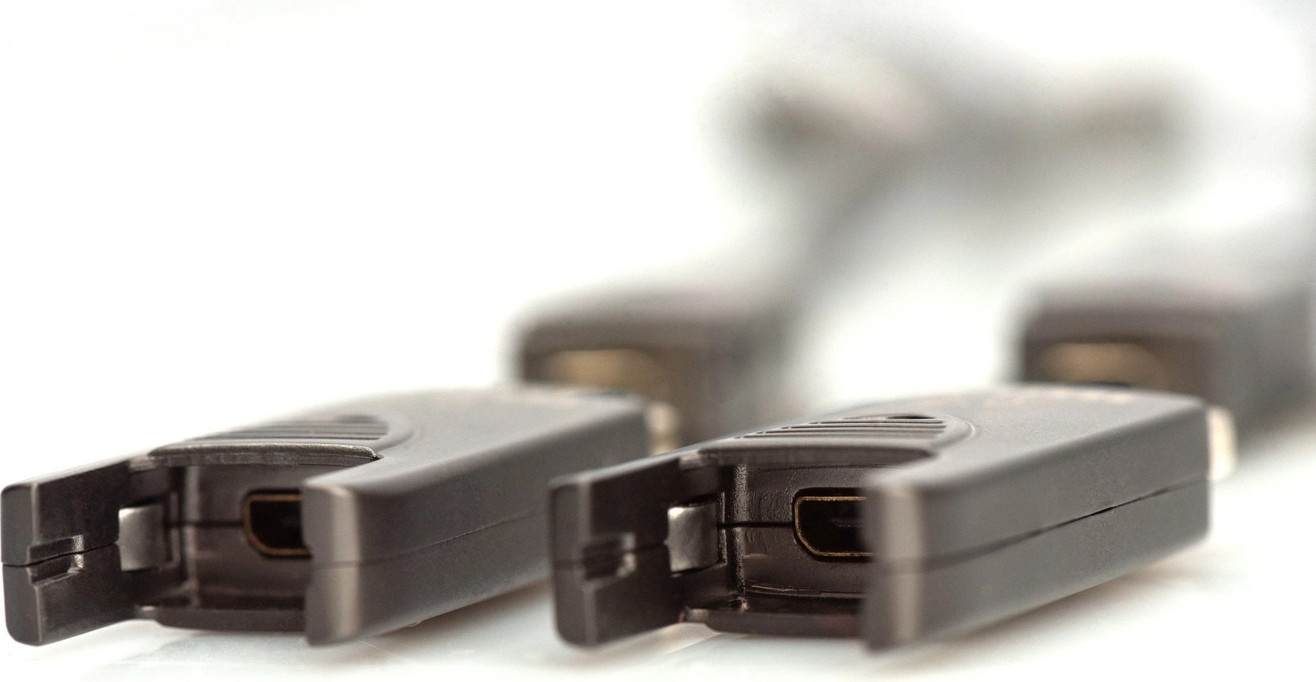 Hibridni HDMI kabel 20 m Digitus, 4K, HDMI Type D (Micro), 18 Gbit/s, črn