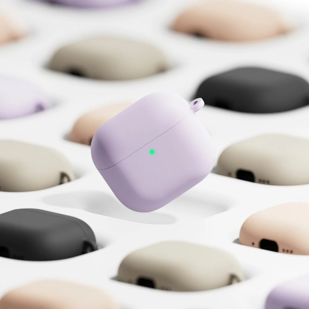Silikonska zaščita Ringke za Apple AirPods 4, črna, s karabinom