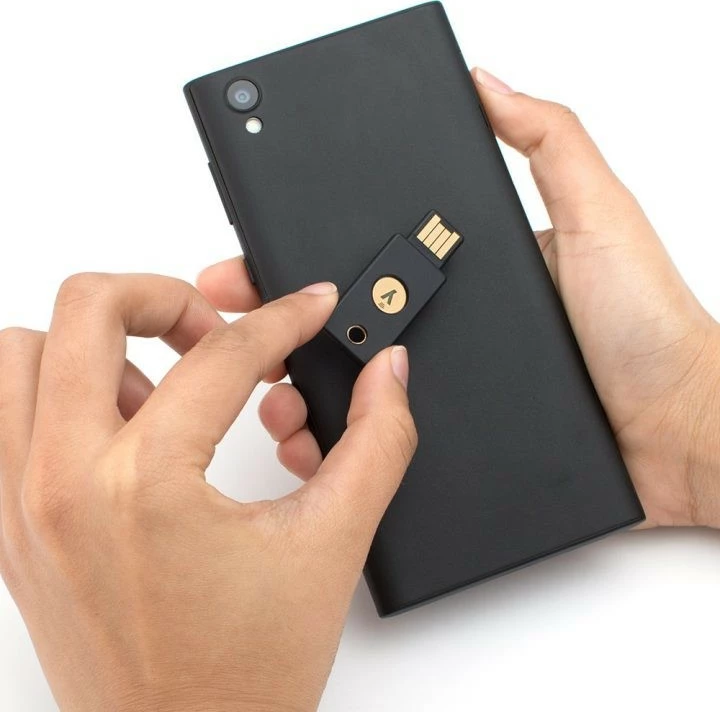 Varnostni ključ YubiKey 5 NFC, Yubico, USB-A, črn