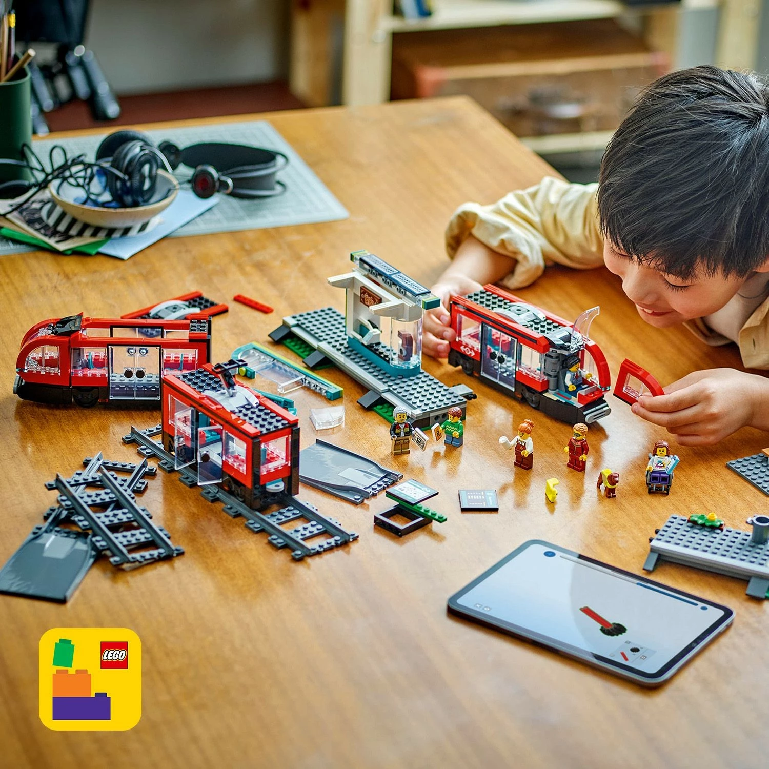 Moderen tramvaj z postajo LEGO City 60423, 811 kosov, večbarven
