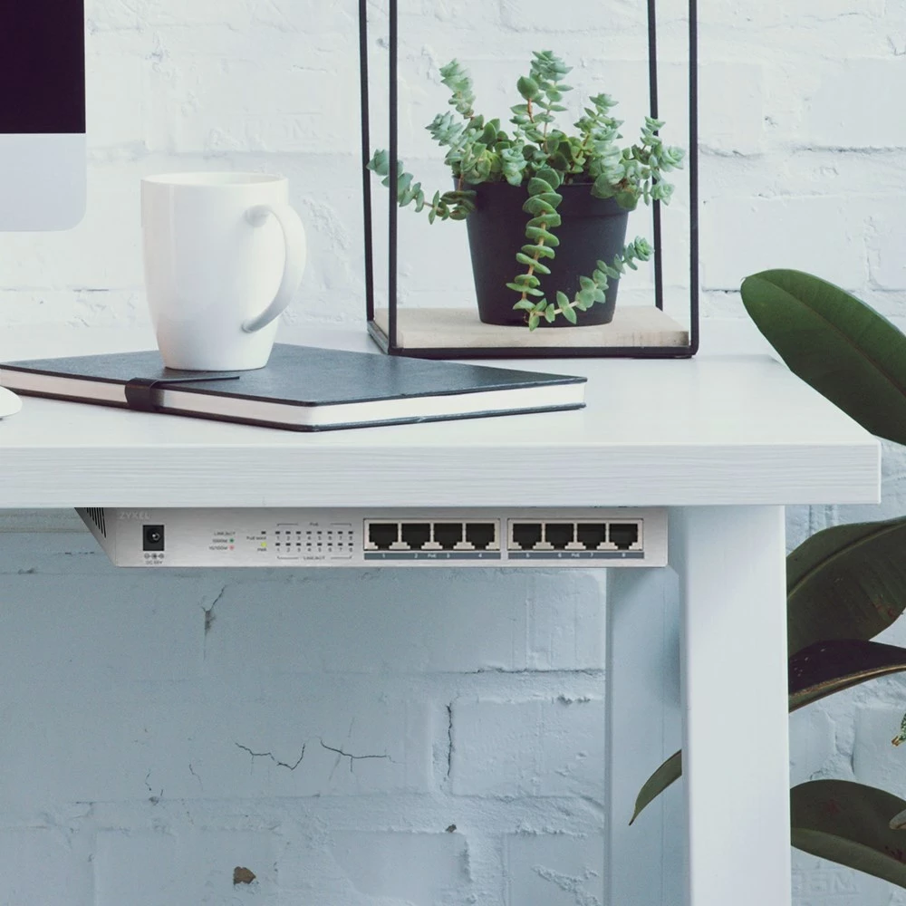 Nepremični Gigabit Ethernet PoE preklopnik Zyxel GS1008HP, siv