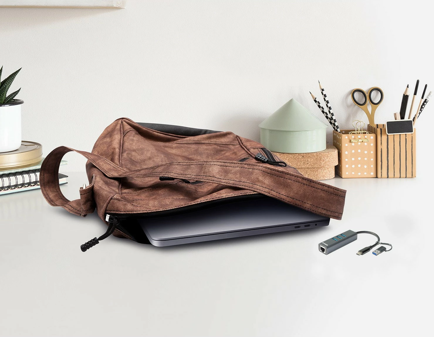 Gigabit Ethernet adapter z USB razširitvijo D-Link DUB-2332, USB-C/USB, 3 x USB 3.0, sivo