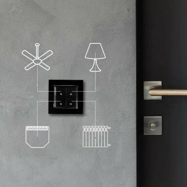 Stikalo s štirimi gumbi, Shelly, plastika, črno