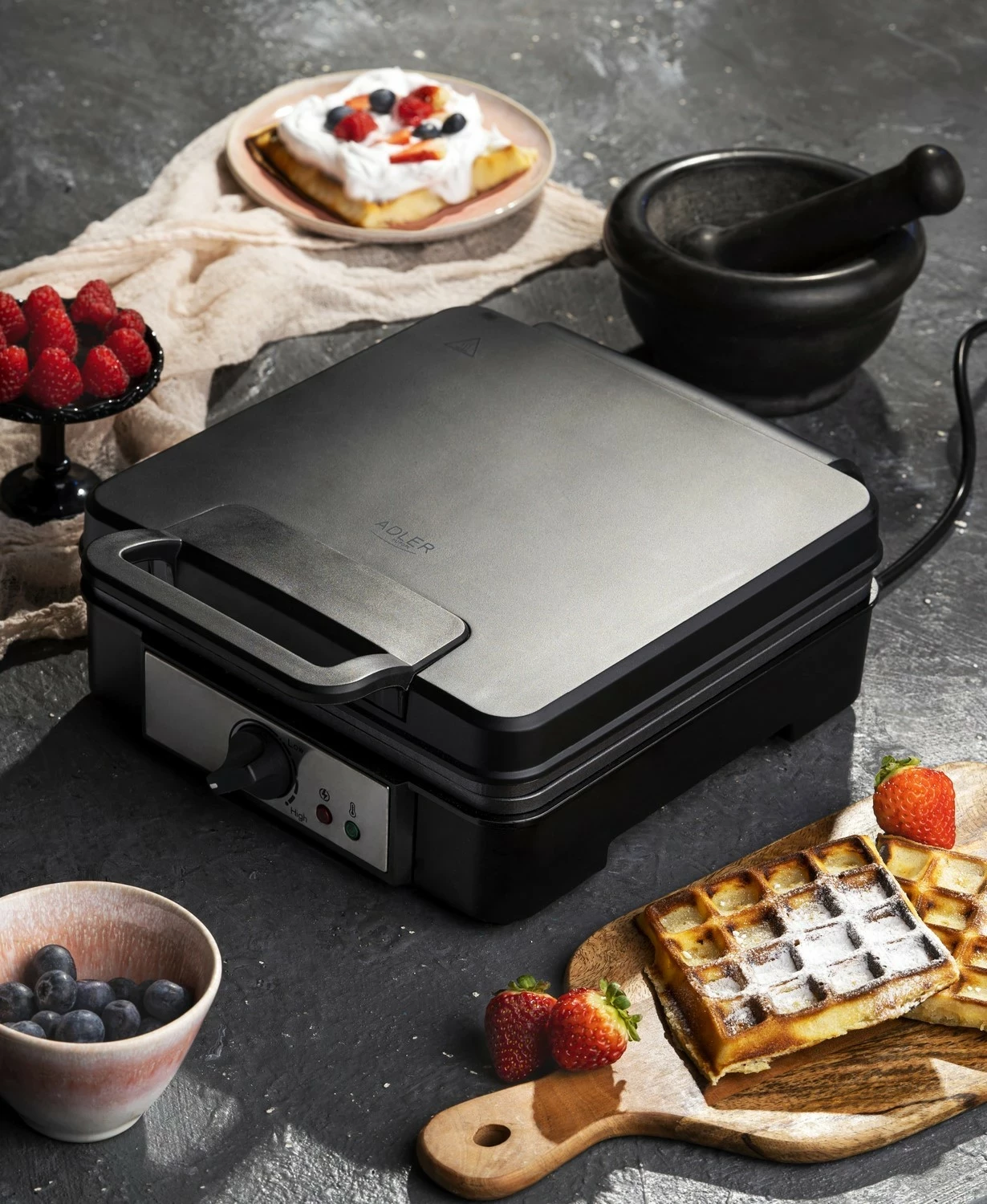 Gofr aparat, Adler AD 3049, 4 gofre, črn