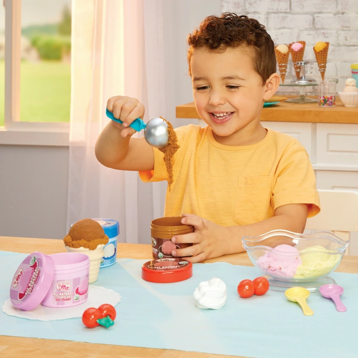 Igralni set za sladoled Little Tikes Creative Chefs, 17 dodatkov, večbarven