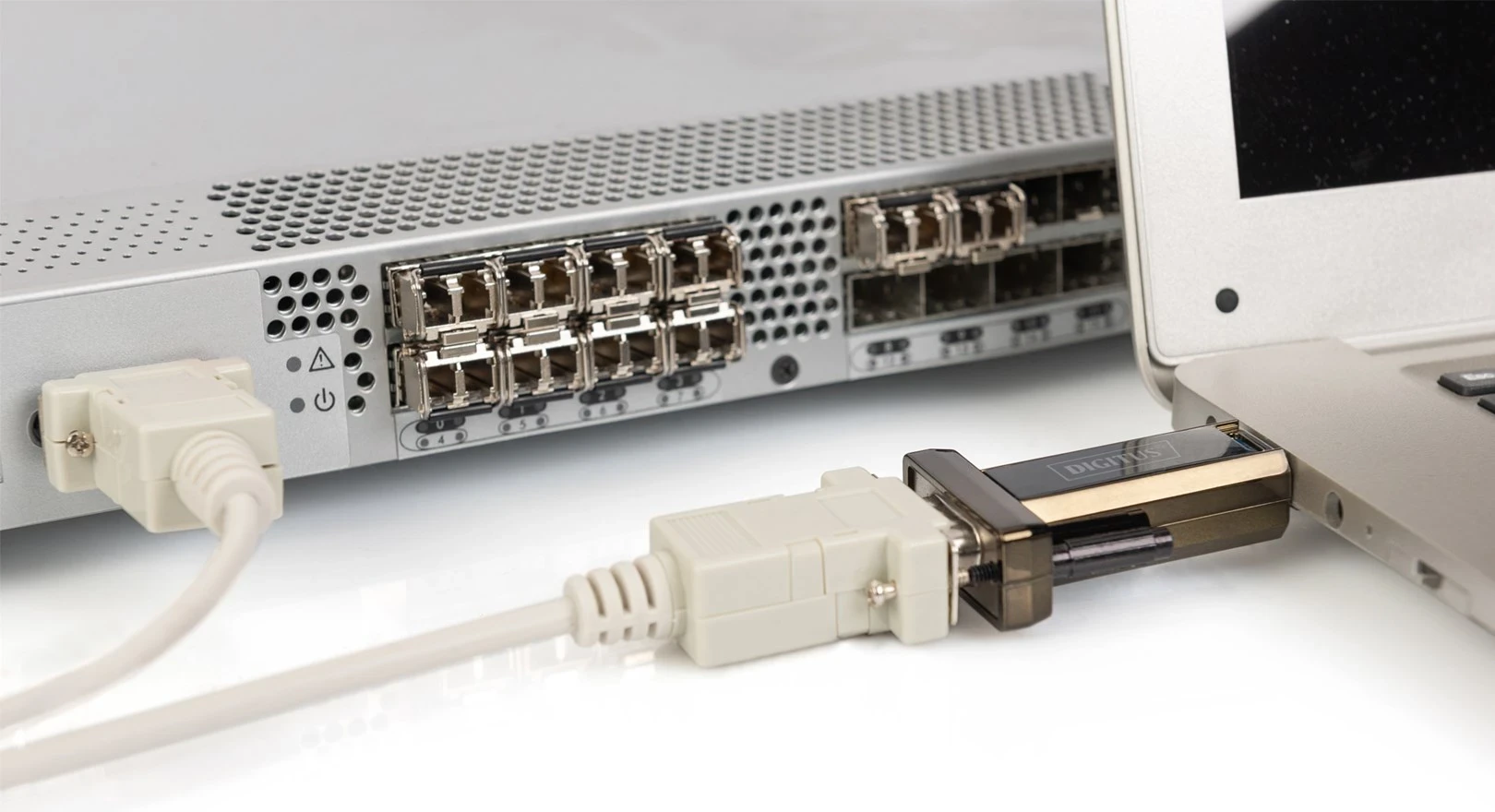 Serijski adapter DIGITUS USB 2.0, črn