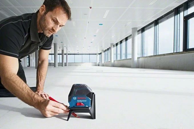 Laser za niveliranje Bosch GCL 2-50 C z RM2 in BT150, 12 V, črno-modra