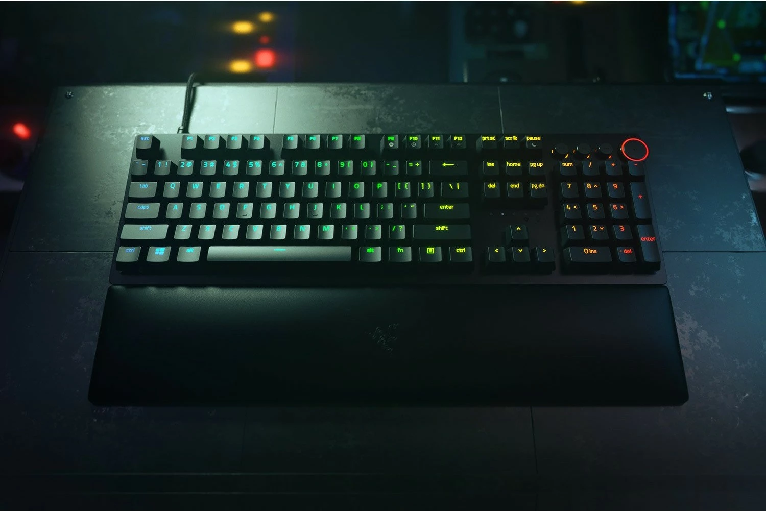 Mehanska gaming tipkovnica Razer Huntsman V2, žična, USB, RGB LED, črna