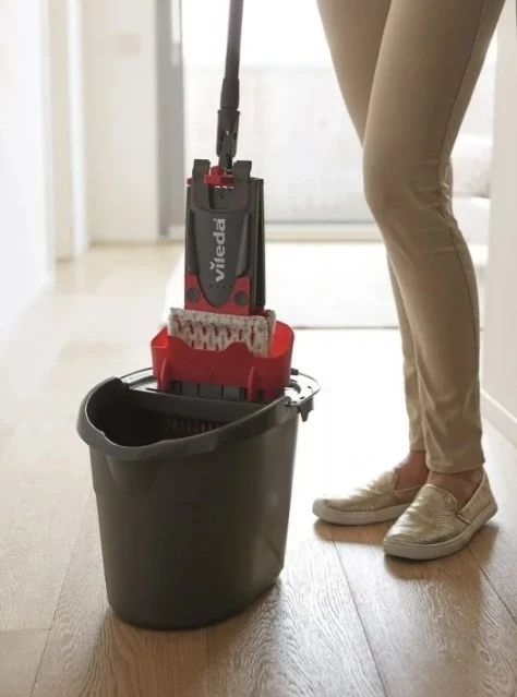 Kanta za čiščenje Vileda UltraMax 157870, črno/rdeča