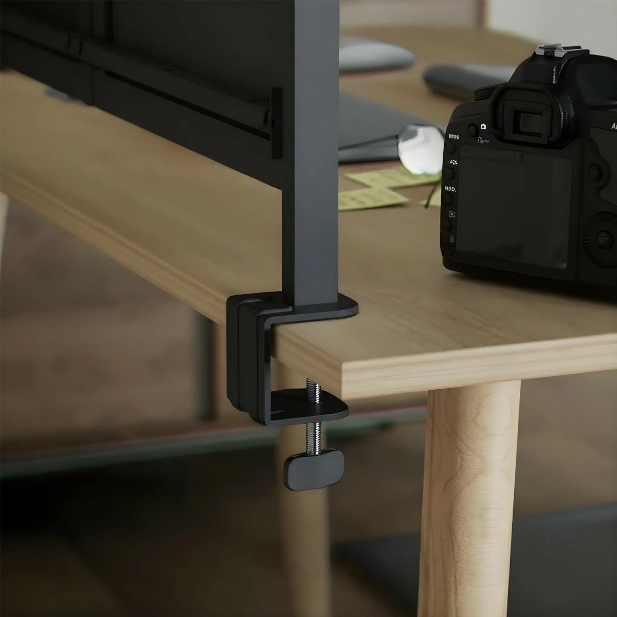 Razdelilec za mizo z dodatki Ergo Office ER-301B, črn