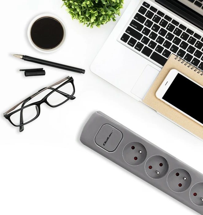 Razdelilnik Qoltec 50277, 6 vtičnic, 1,8 m, sivi