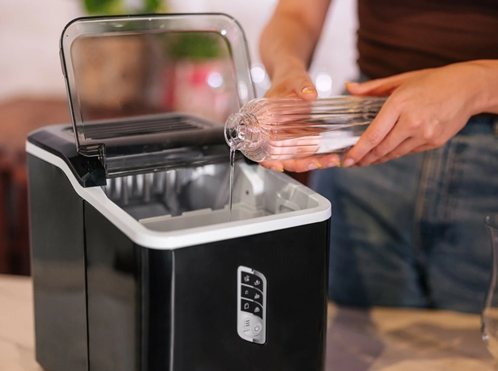 Stroj za led Lafe IceTwist PRO LAFLOD47684, 12 kg/dan, rezervoar 1,5 L, samodejno čiščenje, nastavljive kocke, črn