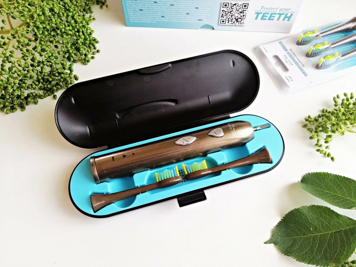 Sonična električna zobna ščetka Media-Tech MT6510, z vgrajeno baterijo, črna, komplet z 2 glavi in potovalno škatlico