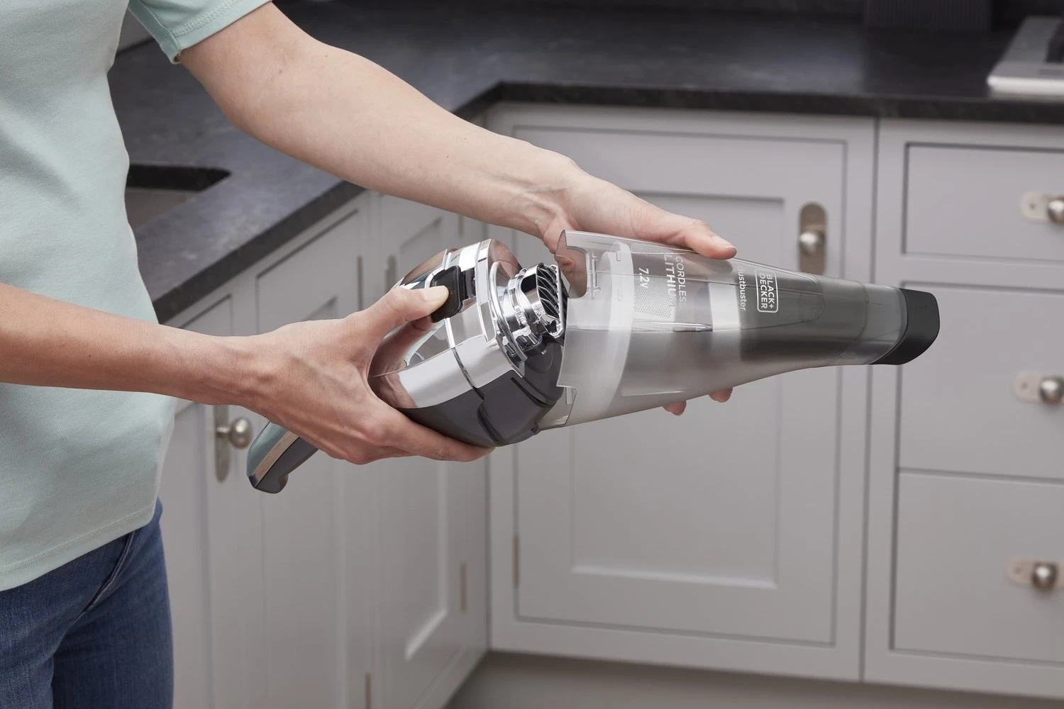 Ročni sesalnik Black&Decker, siv-srebrn