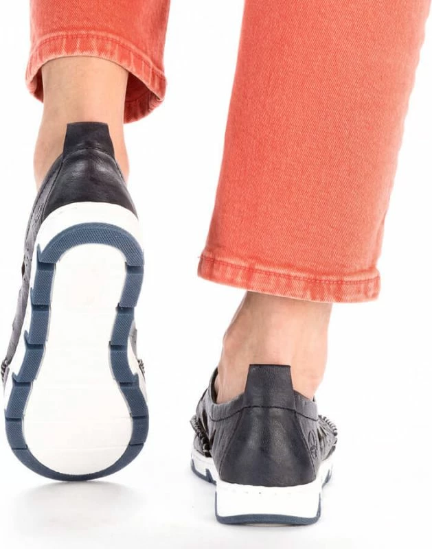 Superge odprte iz usnja Rieker, modro mornarske, ženske