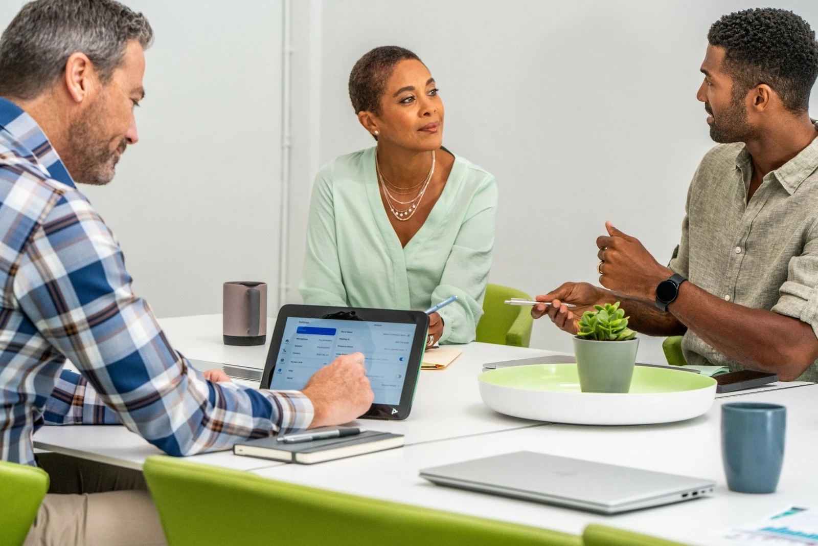 Zaslon na dotik 10" za upravljanje sej, Poly TC10, črn