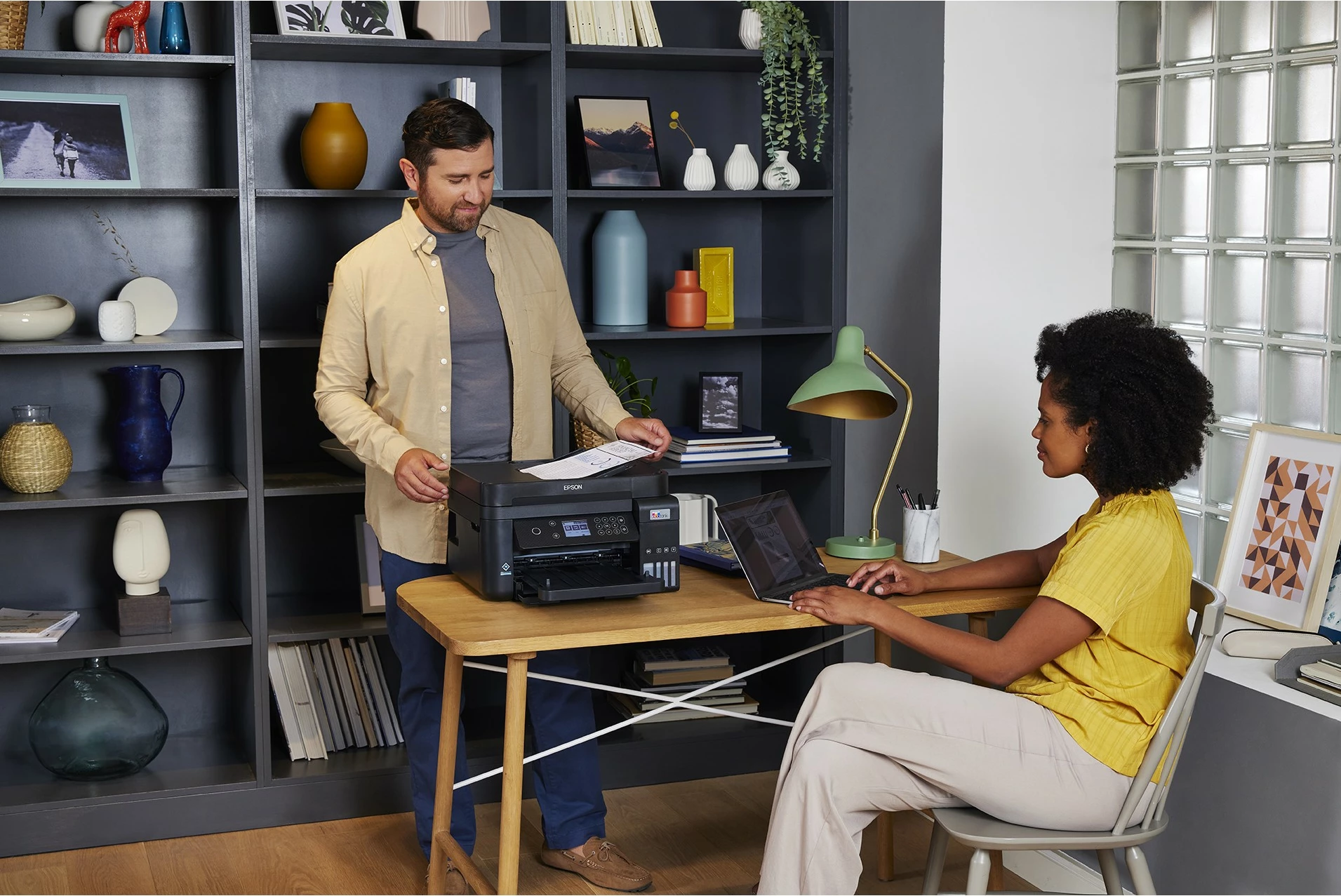 Multifunkcijski tiskalnik Epson EcoTank ET-3850, barven, A4, Wi‑Fi, LCD, črn