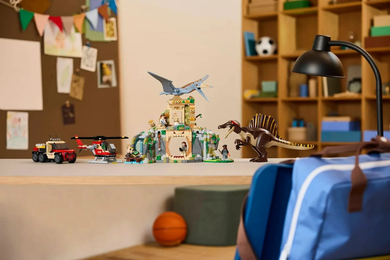 Set za gradnjo Jurasic World Spinosaurus & Quetzalcoatlus z letalsko misijo, LEGO 76976, 4 minifigure