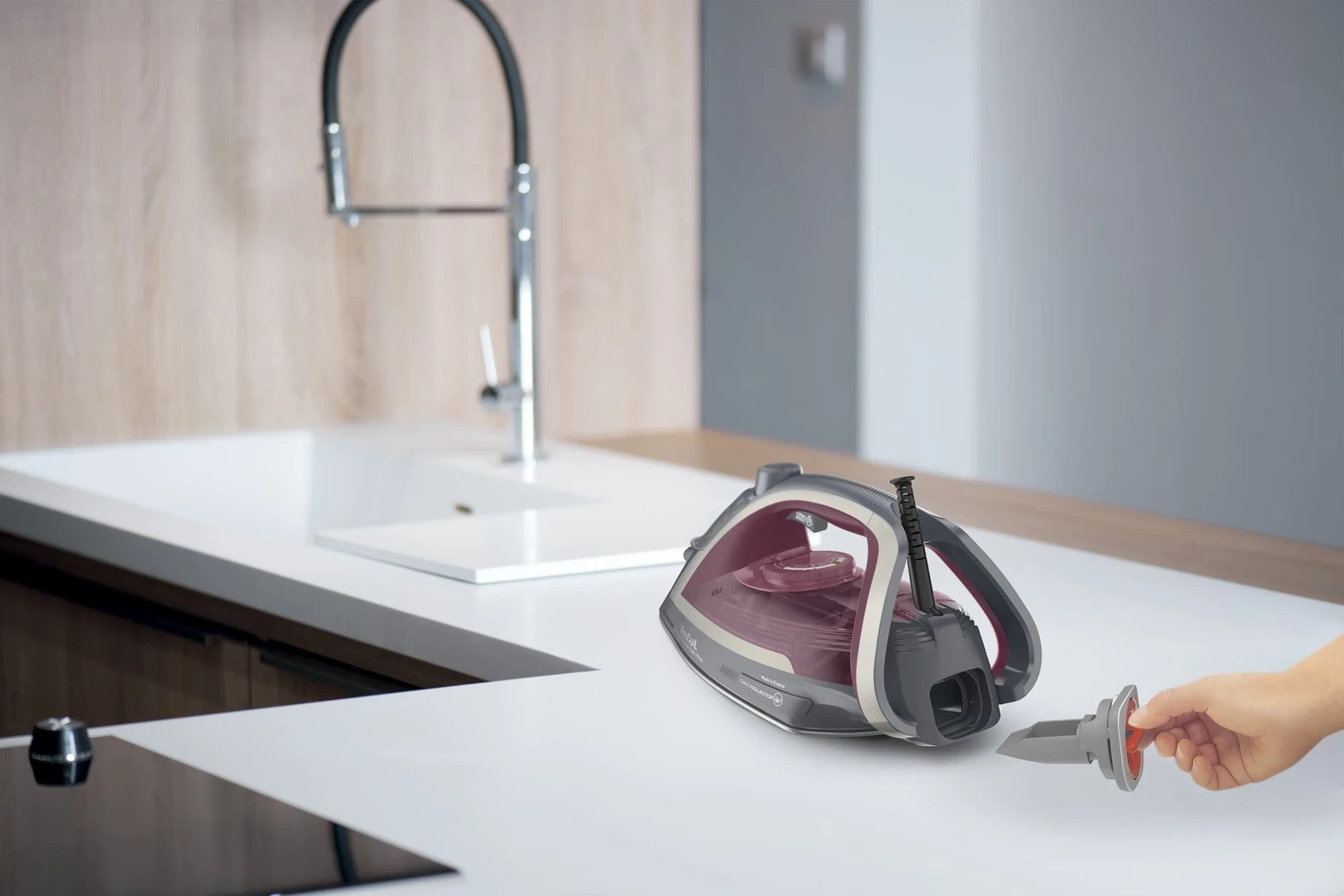 Likalnik Ultragliss Anti-Calc Plus Tefal FV6840E0, 2800 W, vijoličen/srebrn