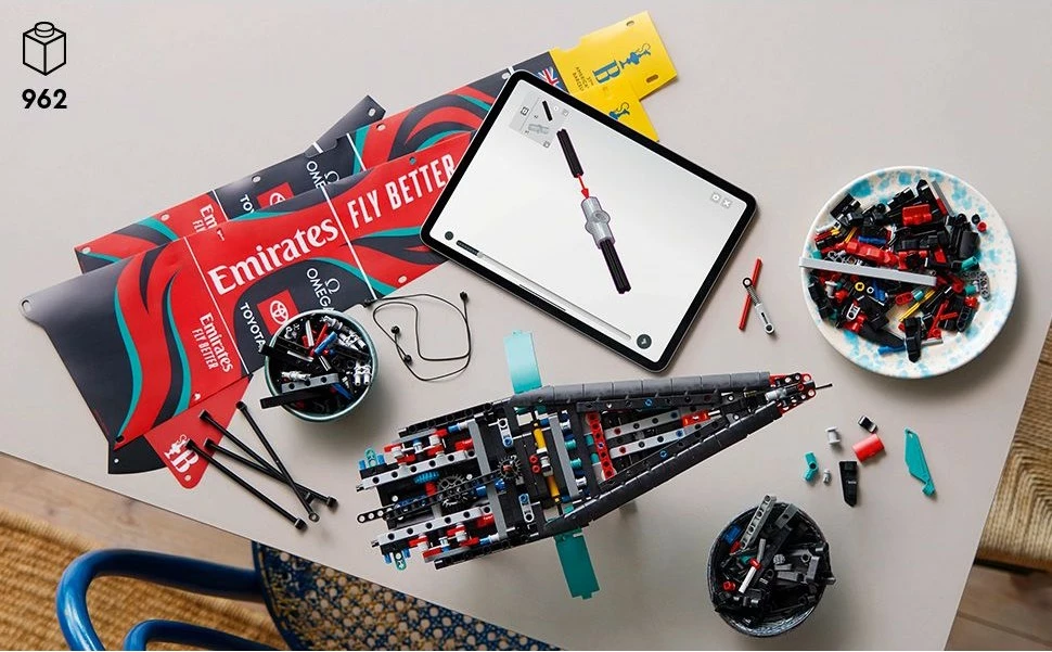 Set gradnje LEGO Technic Emirates Team New Zealand AC75, 962 kosov, večbarven