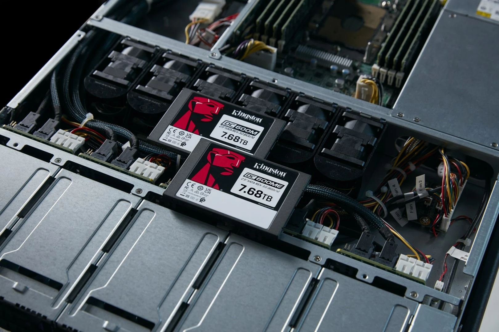 SSD za strežnike Kingston DC600ME, 7,68 TB, 2,5", SATA