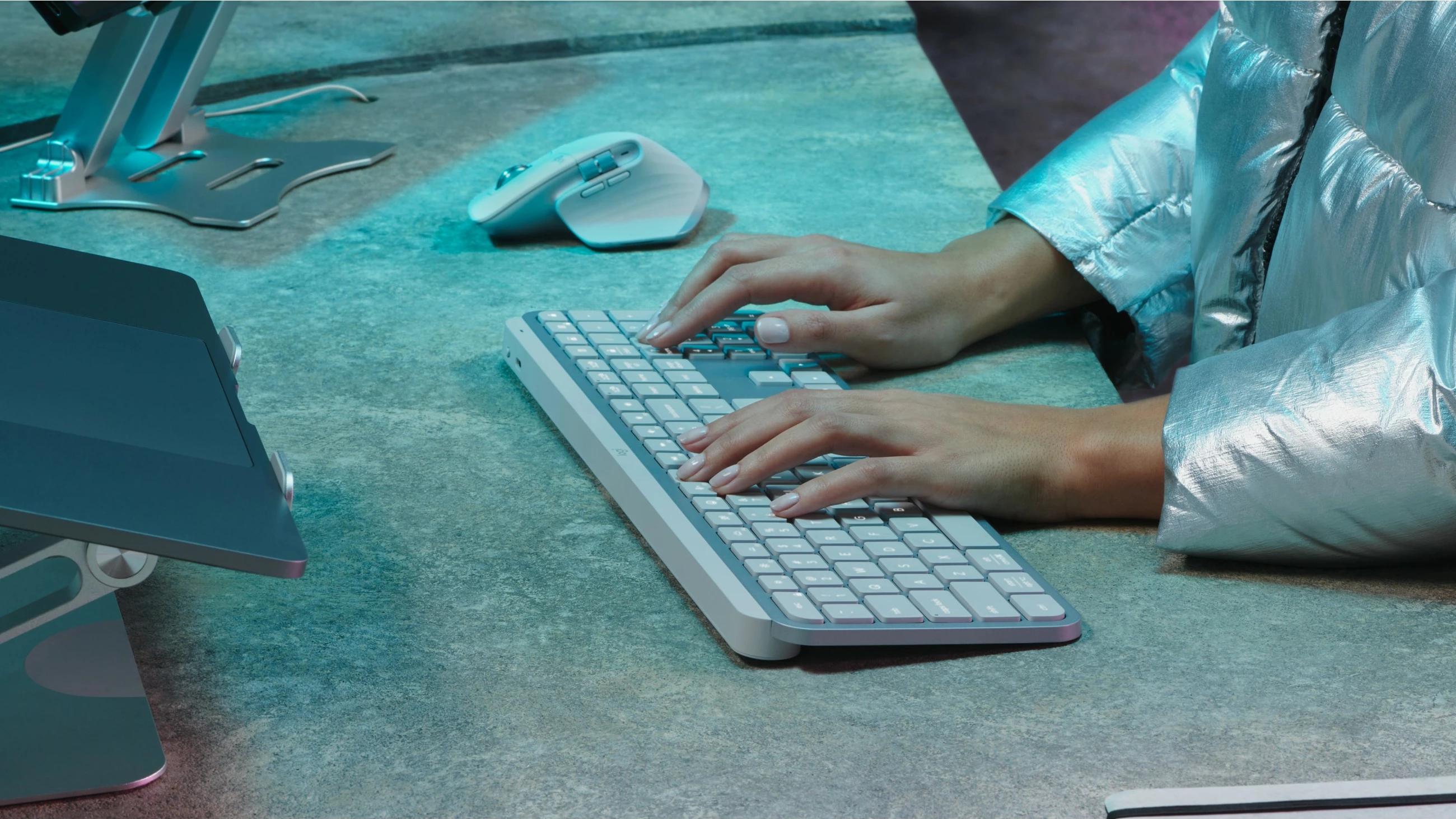 Brezžična tipkovnica Logitech MX Keys S, Bluetooth, LED, QWERTY, aluminij, bela