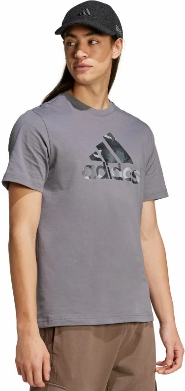 Majica s potiskom kamuflaže adidas, moška, siva