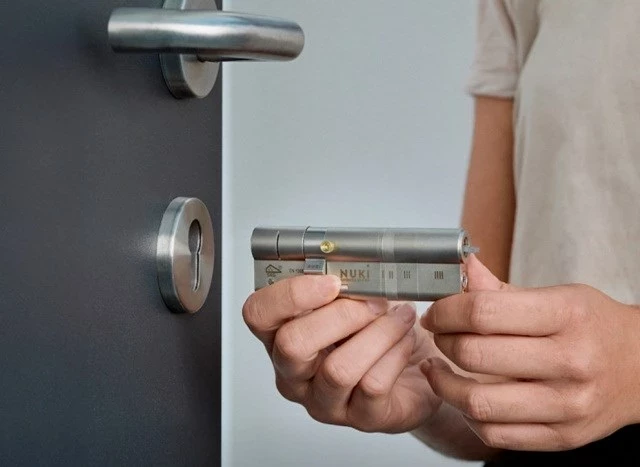 Pametna ključavnica Nuki Smart Lock ULTRA, brezžična, srebrna
