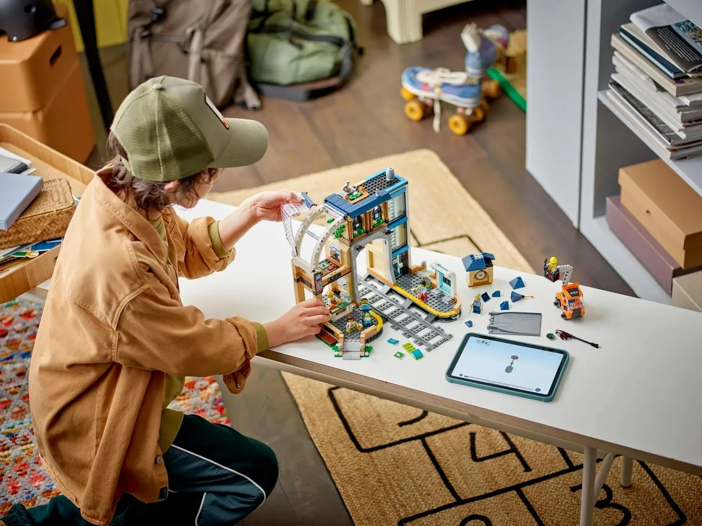 Central Train Station LEGO CITY 60469, set z igralnimi figuricami (6 minifigurin)