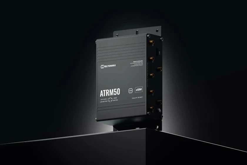 Usmerjevalnik 5G Teltonika ATRM50 4x Gigabit Ethernet M12, dvojni SIM, eSIM, GNSS, 9–50 V, IP30, črn