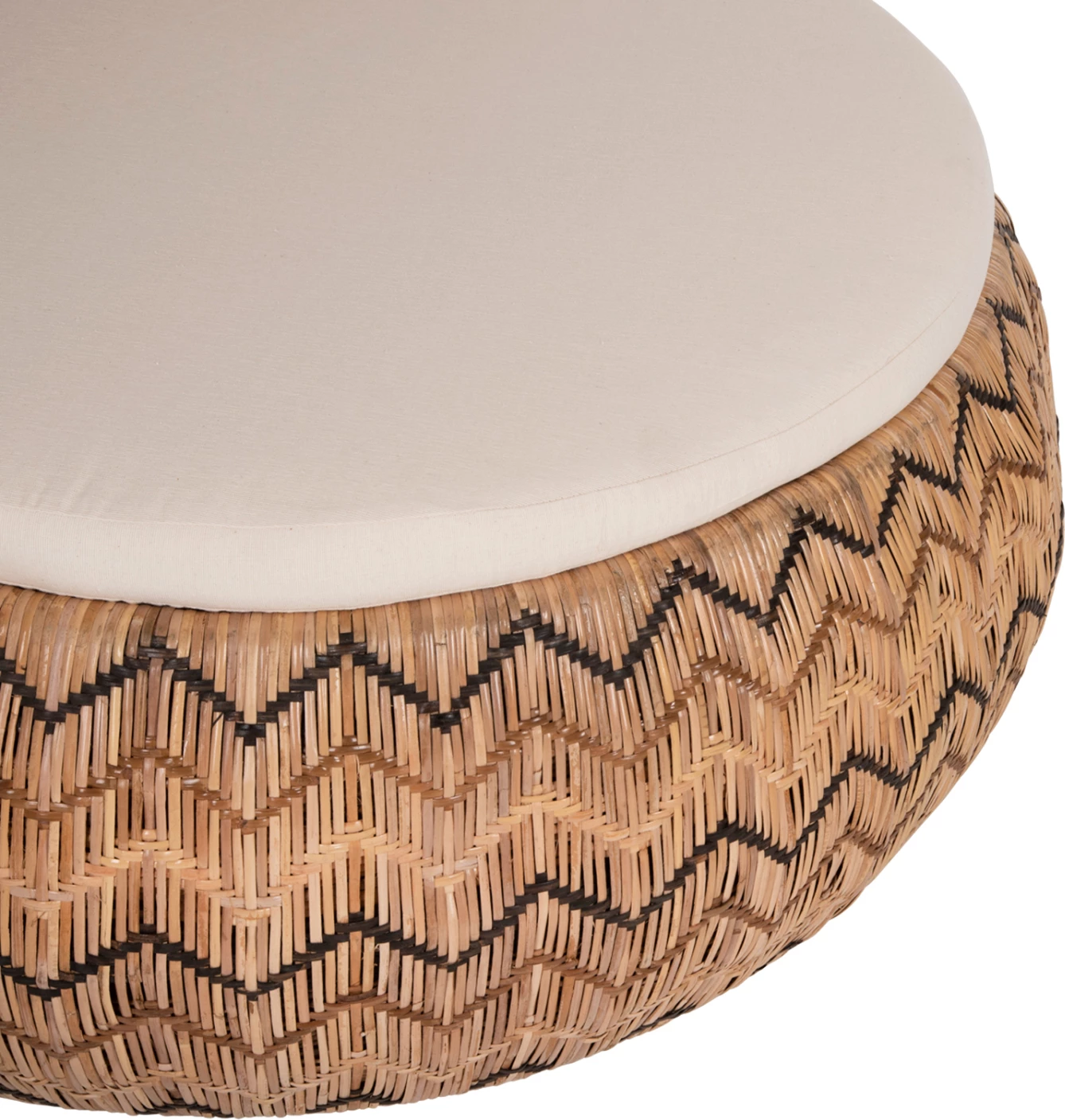 Okrogli naslanjač LADLON FH5992 iz ratana v naravni barvi - blazina v ecru 97x97x76H cm