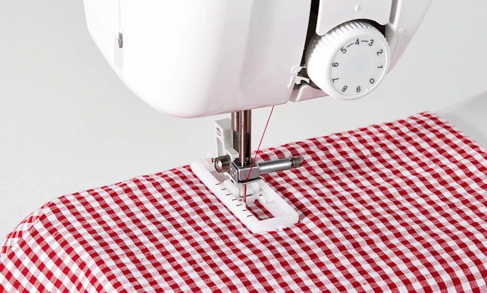 Šivalni stroj Brother KE14S, bel