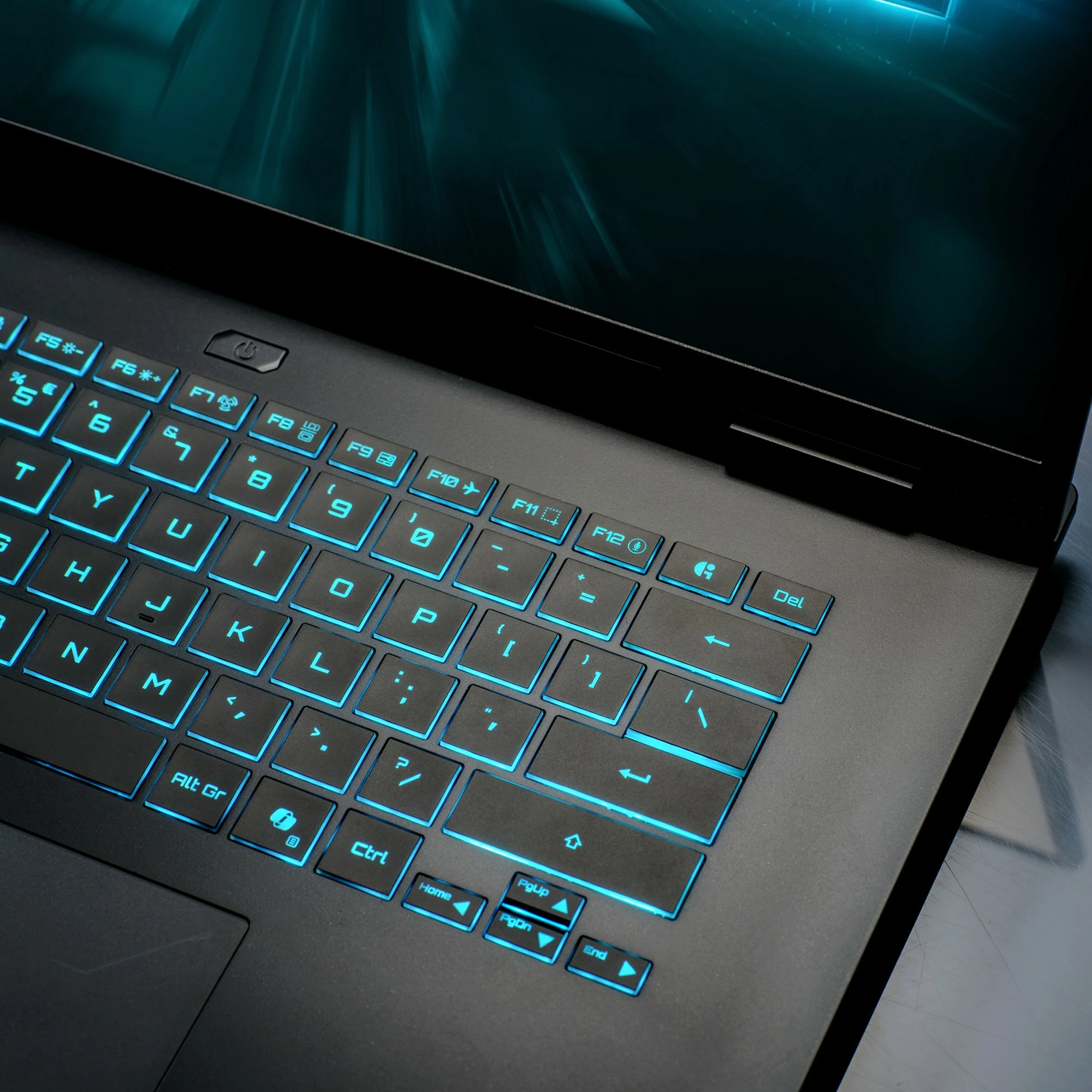 Gaming prenosnik Gigabyte A16, Intel Core i7-13620H, 16", 165 Hz, RTX, Windows 11