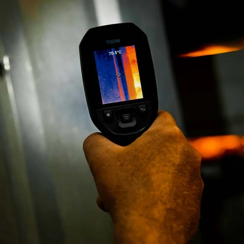 Termalna kamera FLIR TG298, LCD zaslon 2,4", 8 GB, črna