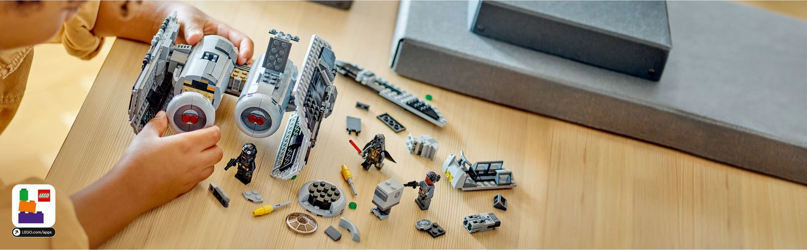 Gradbeni set LEGO Star Wars TIE Bomber, 625 kosov, plastika, večbarven