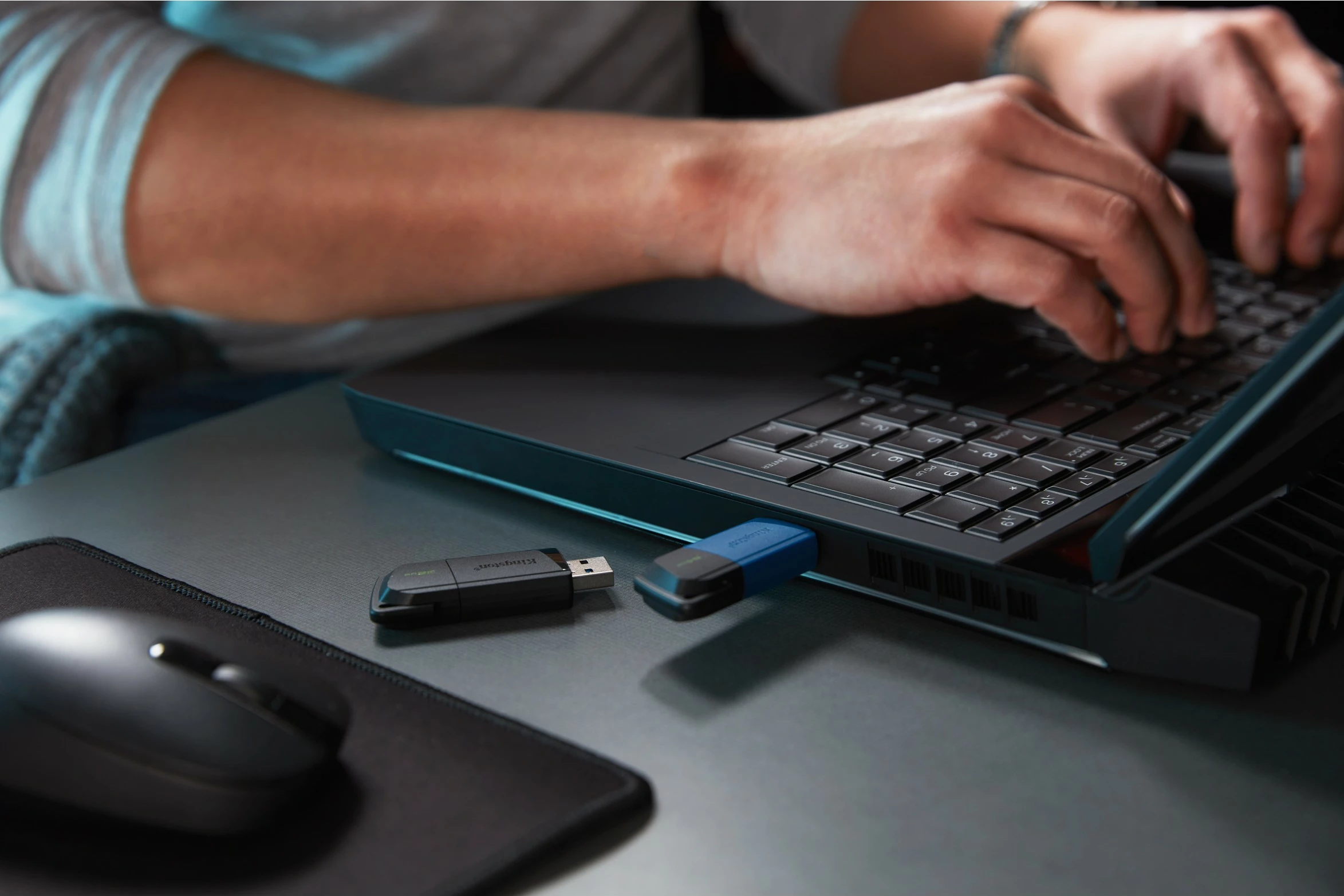 USB pomnilnik Kingston DataTraveler Exodia M, 64GB, USB 3.2 Gen 1, 2 kosa, črno + modro