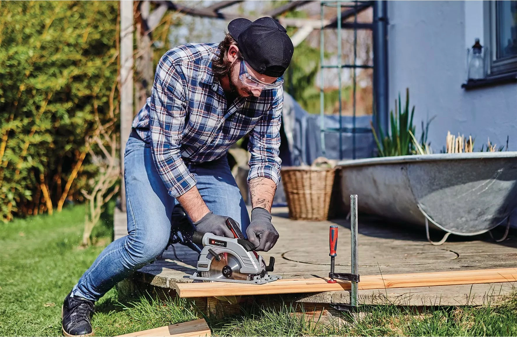 Ročna krožna žaga Einhell TE-CS 18/190 Li BL-Solo, brezkrtačna, brezžična, 19 cm, črno/rdeča