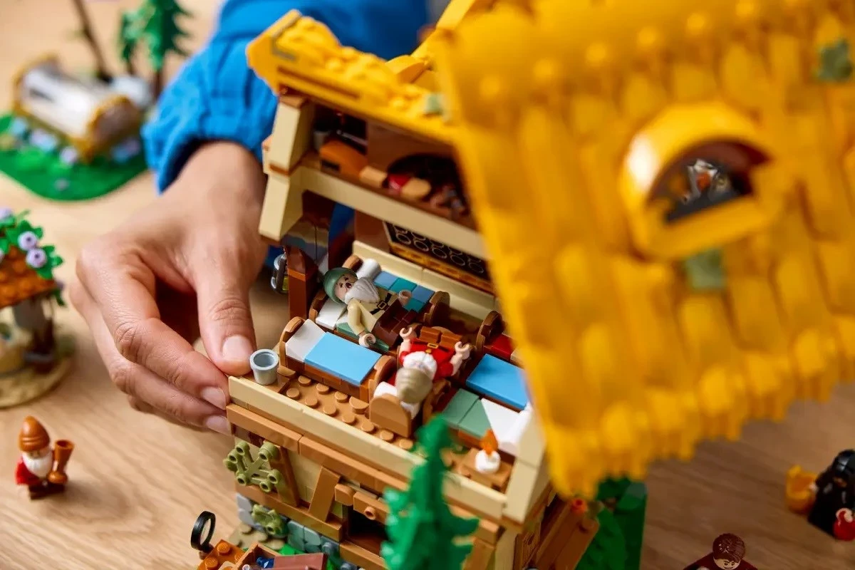 Hiša Sneguljčice in sedmih palčkov, LEGO Disney 43242