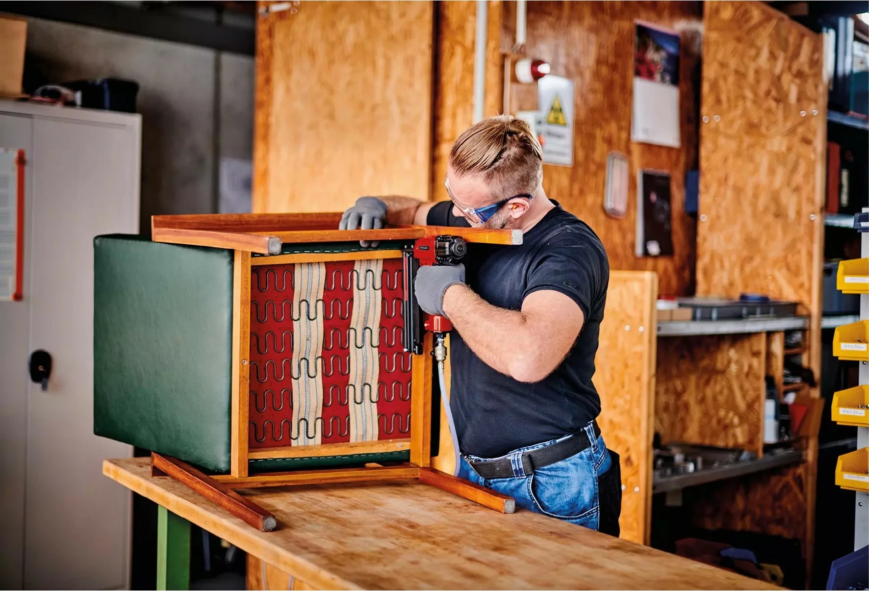 Zračni kompresor Einhell TE-AC 6 Silent, 6 L, 8 bar, 550 W, črno/rdeč