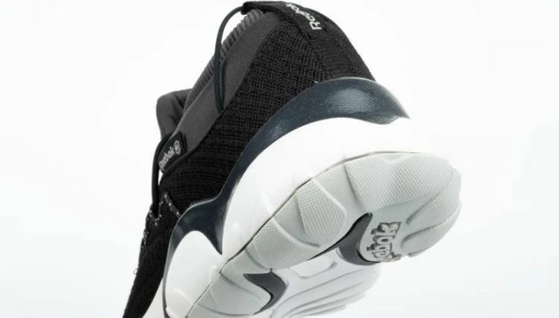 Športne tekaške copate Reebok DMX Fusion CN6060, črne