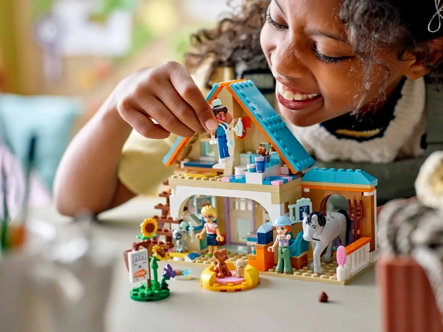 Veterinarska klinika za konje in hišne živali, set LEGO Friends 42651