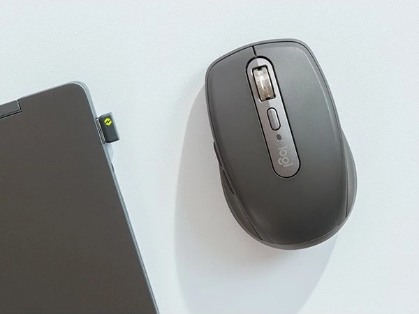 Kompakt in ergonomski miš Logitech MX Anywhere 3S, RF brezžični + Bluetooth, 8000 DPI, Pale Grey