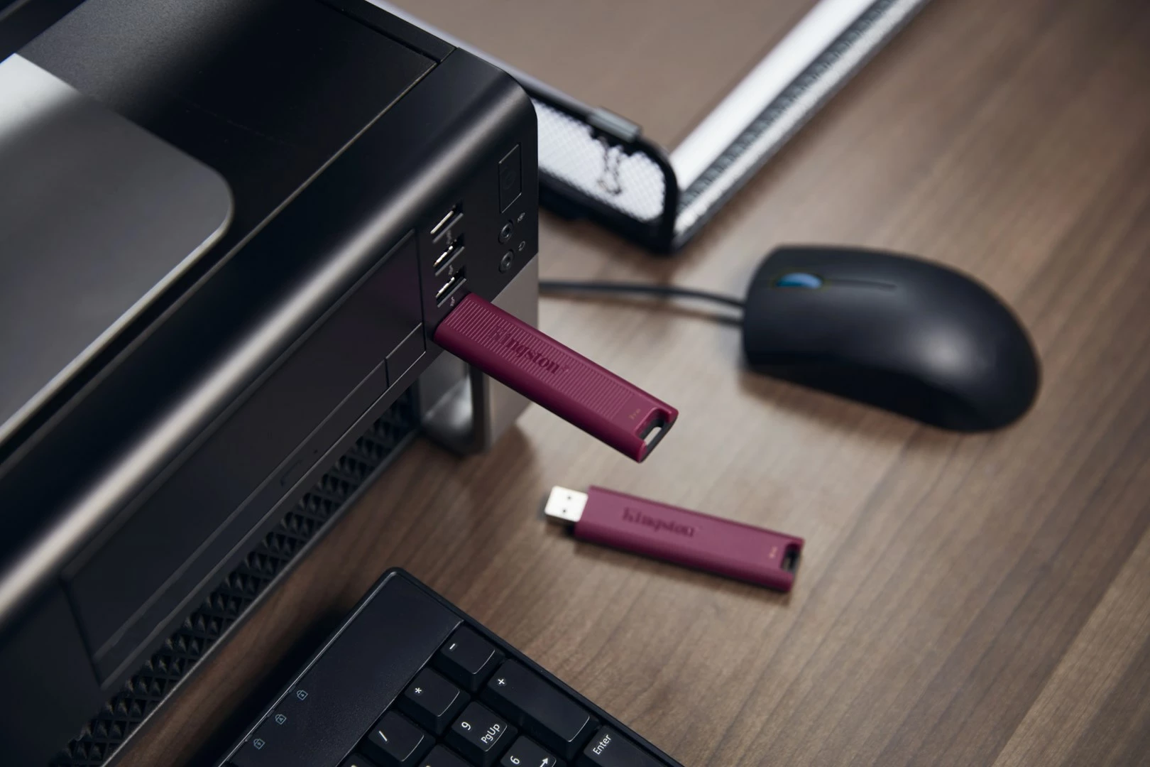 USB ključ Kingston DataTraveler Max 1TB, USB 3.2 Gen 2, rdeč