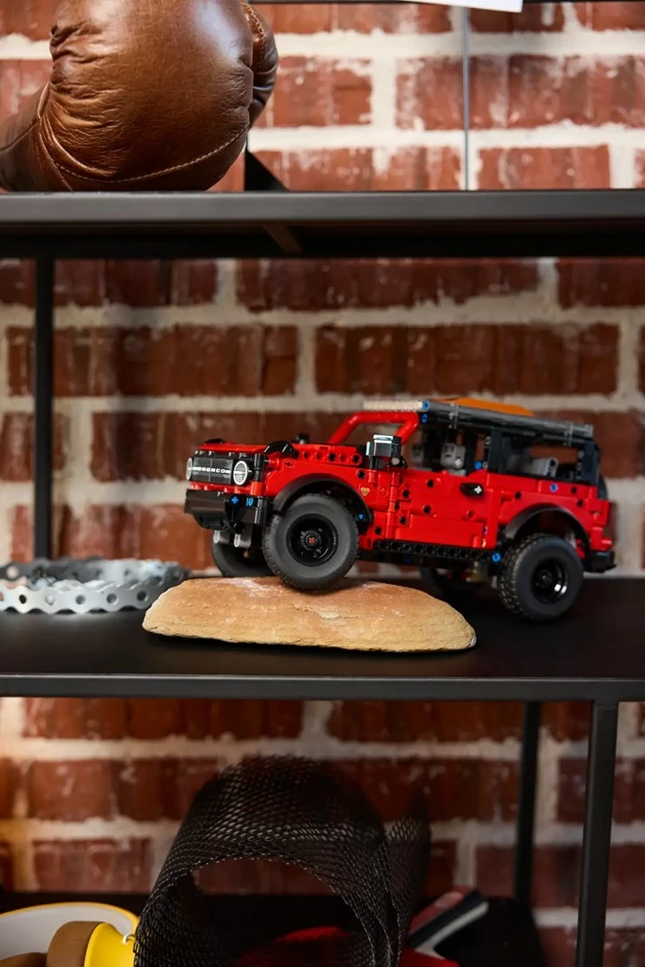 Model SUV Ford Bronco LEGO Technic 42213, rdeč, za otroke in odrasle