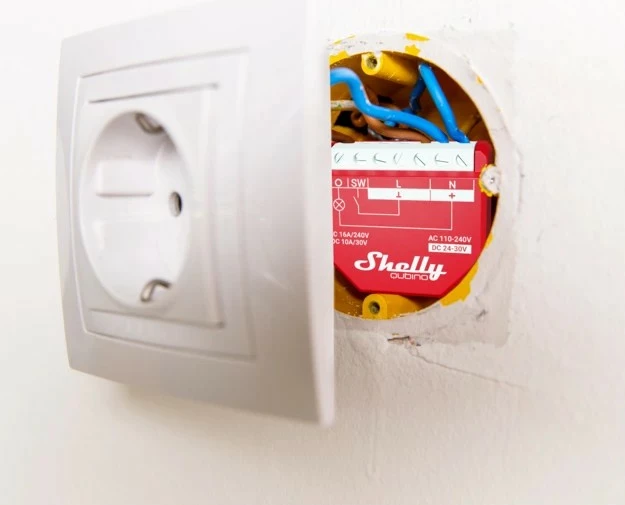 Pametno stikalo Shelly Qubino Wawe 1PM, 25 dBmW, Z-Wave, 40 m, rdeče