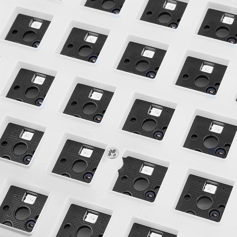 Mekančna tipkovnica barebone Sharkoon SKILLER SGK50 S3, 75%, RGB, bela