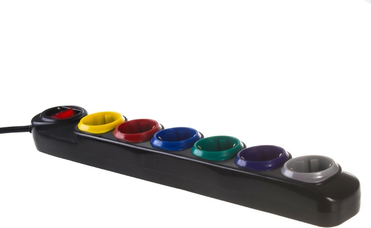 Razdelilec Maclean MCE509 B, 6-vtičnic, 1,5 m, z vklopnim stikalom, črn