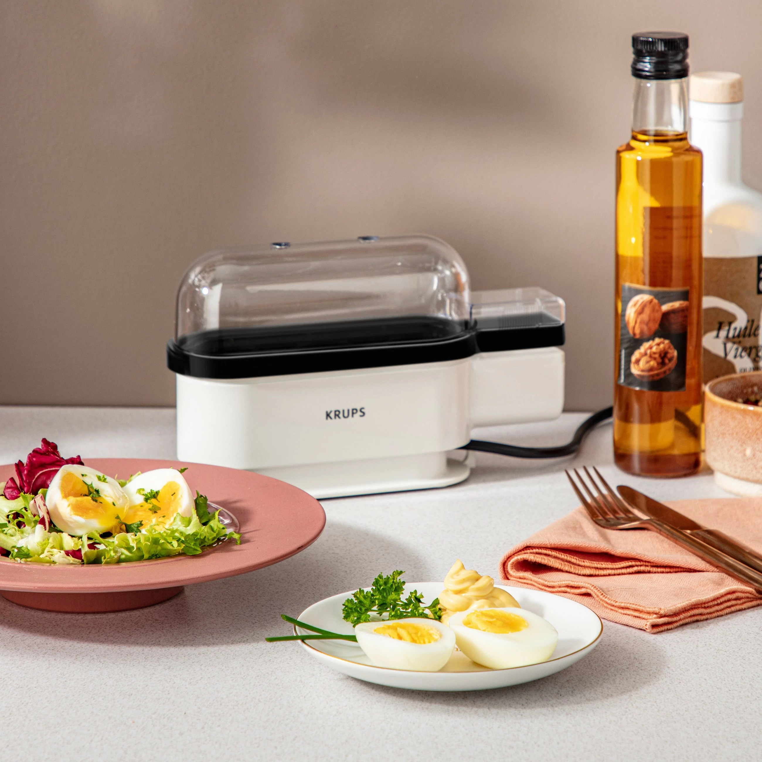 Kuhalnik za jajca Ovomat Trio Krups EG 234115, 300 W, črno/bele